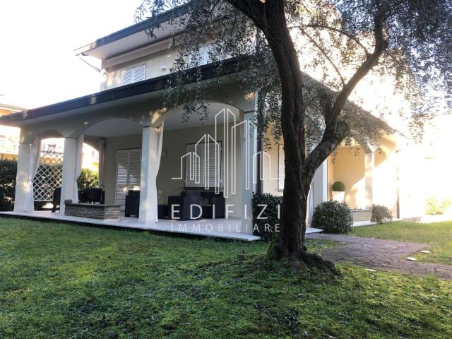 Villa in vendita a Massa