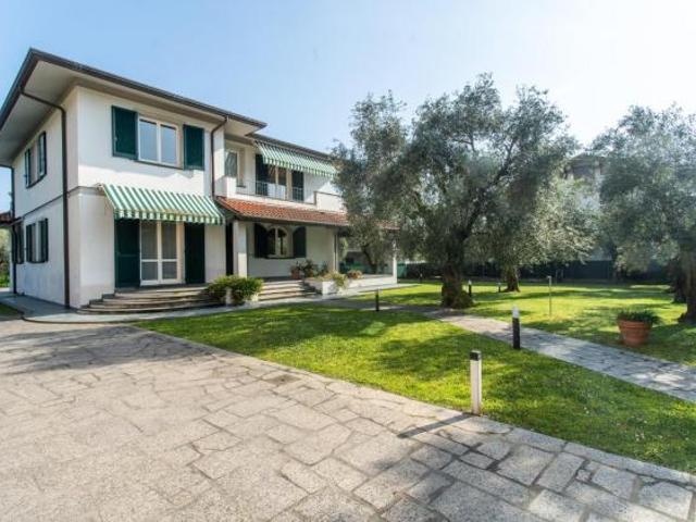 Villa in vendita a Massa 285 mq Rif: 1414819