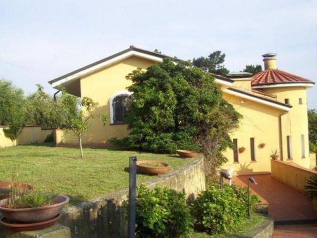 Villa in vendita a Massa 300 mq Rif: 733557