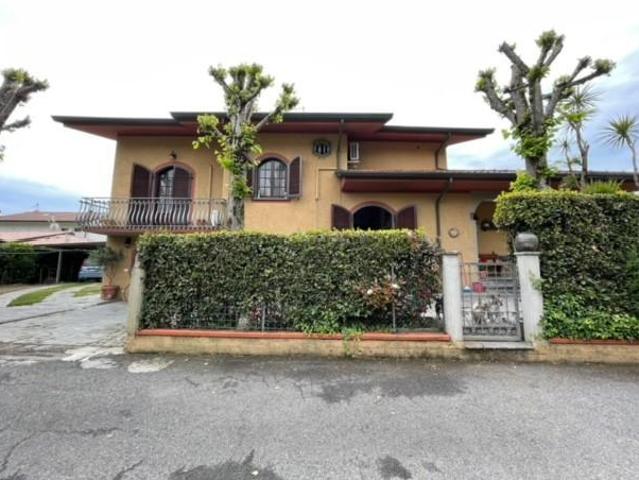 Villa in vendita a Massa