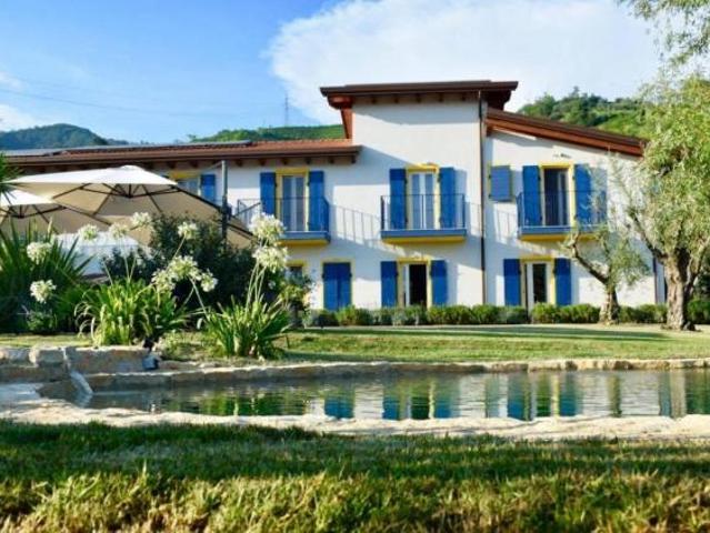 Villa in vendita a Massa 400 mq Rif: 1405063