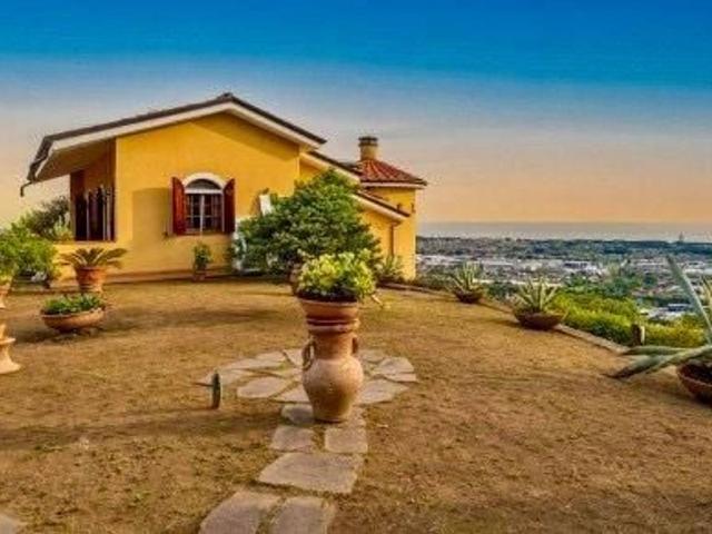 Villa in vendita a Massa
