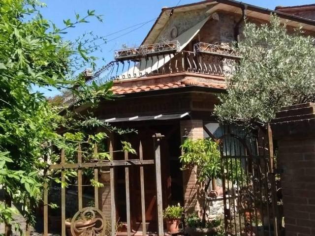 Villa in vendita a Massa