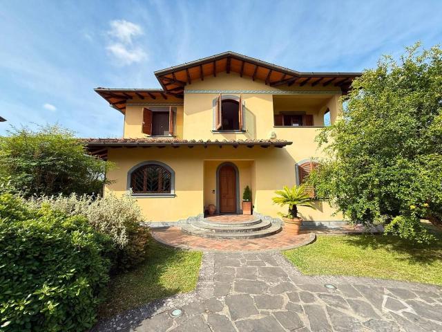 Villa in vendita a Massa