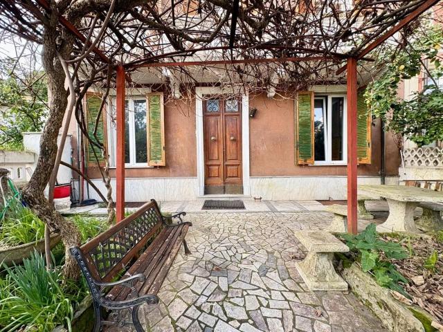 Villa in vendita a Massa
