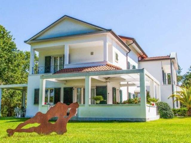 Villa in vendita a Massa