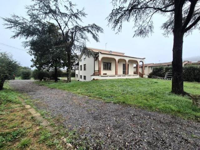 Villa in vendita a Massa Macinaia Capannori 280 mq Rif: 1396243