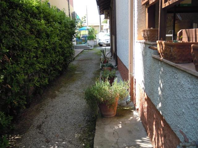 VILLA in VENDITA a MASSA MARINA DI MASSA di 7 vani