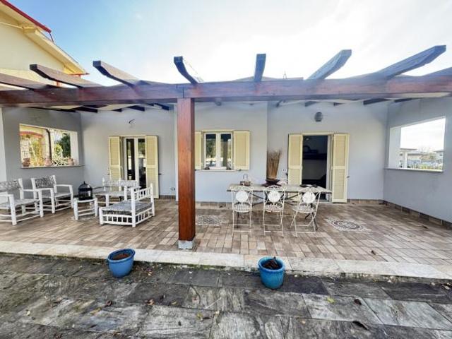 Villa in vendita a Massa