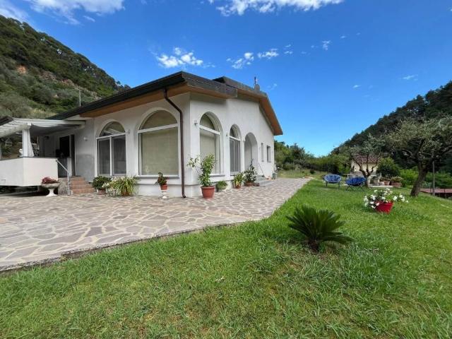 Villa in vendita a Massa MS