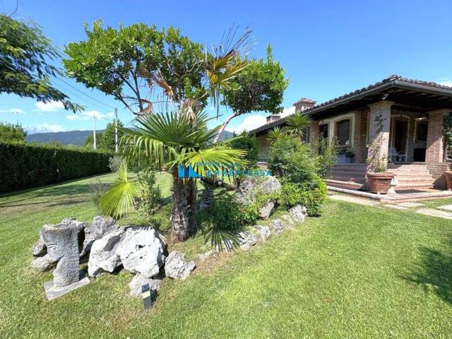Villa in vendita a Massa MS