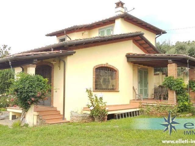 Villa in vendita a Massa MS