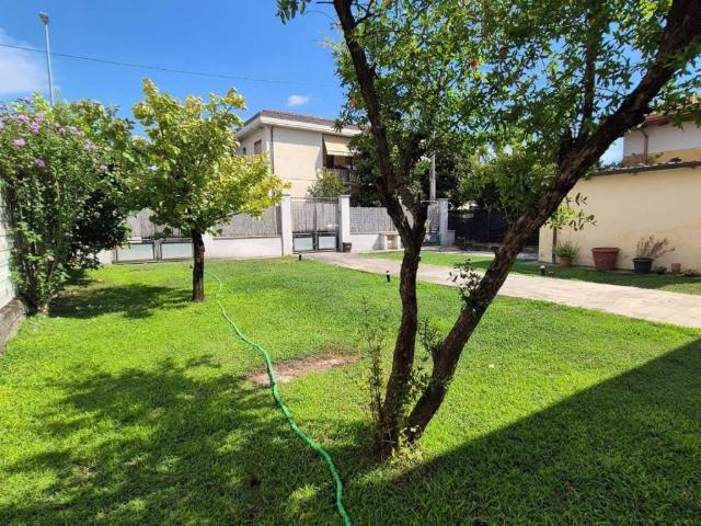 Villa in vendita a Massa MS