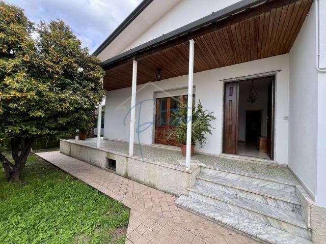 Villa in vendita a Massa MS