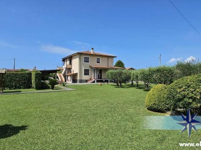 Villa in vendita a Massa MS