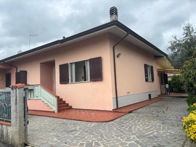 Villa in vendita a Massa MS