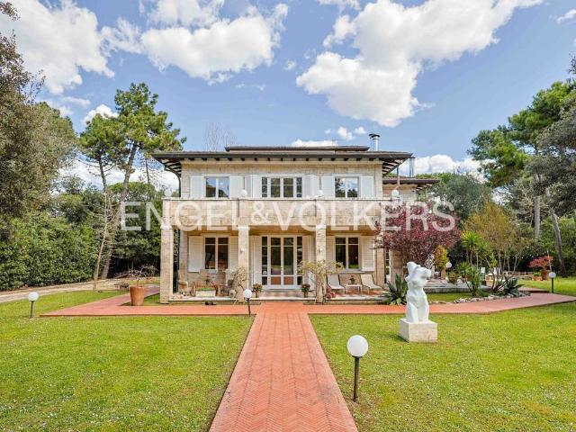 Villa in vendita a Massa MS