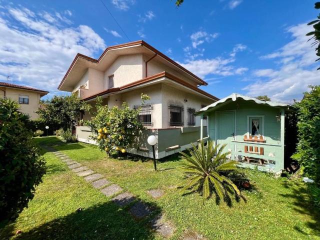 Villa in vendita a Massa MS