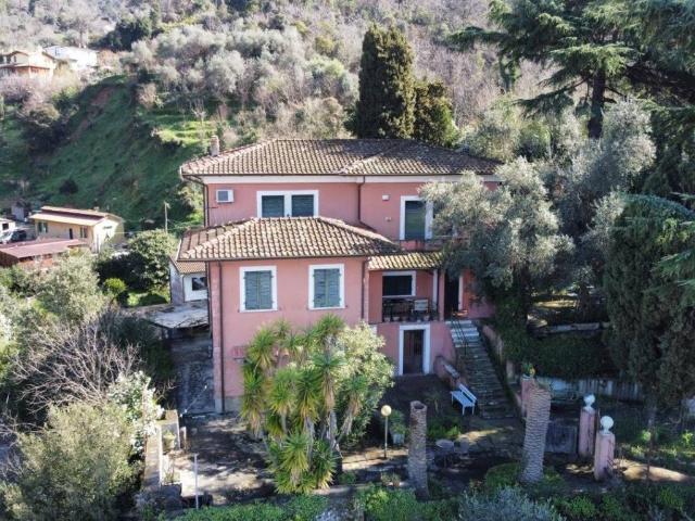 Villa in vendita a Massa MS