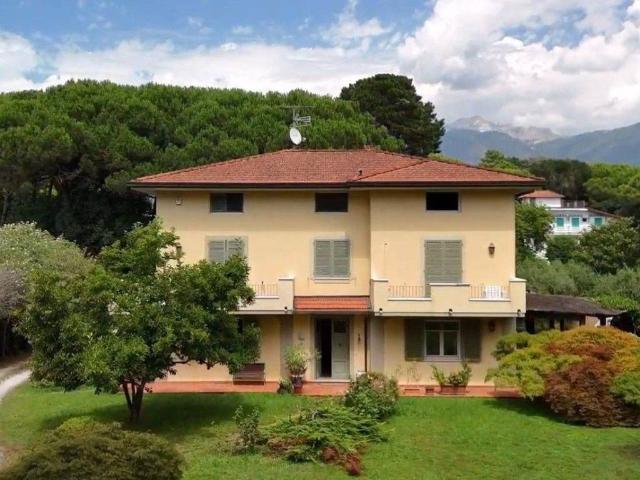 Villa in vendita a Massa MS