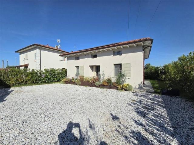 Villa in vendita a Massa MS