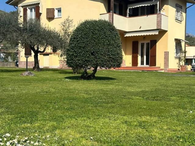 Villa in vendita a Massa MS