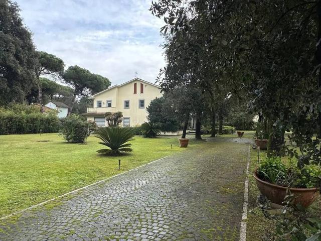 Villa in vendita a Massa MS