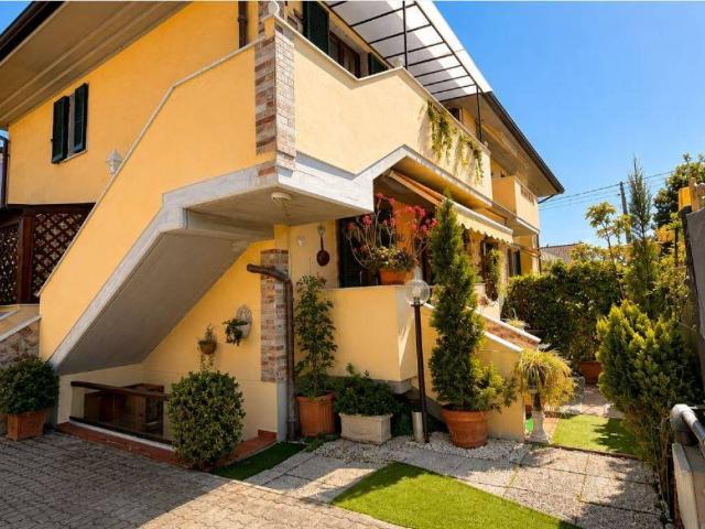 Villa in vendita a Massa MS