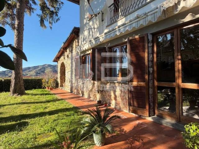 Villa in vendita a Massa MS