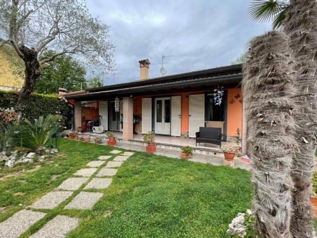 Villa in vendita a Massa MS