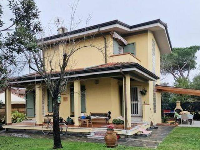 Villa in vendita a Massa MS