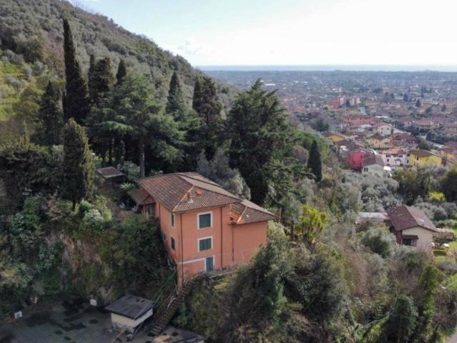 Villa in vendita a Massa MS