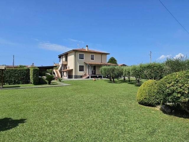 Villa in vendita a Massa MS