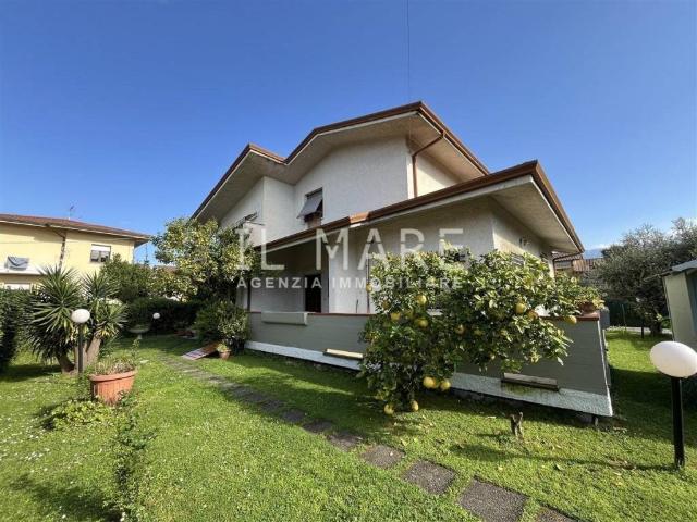 Villa in vendita a Massa MS
