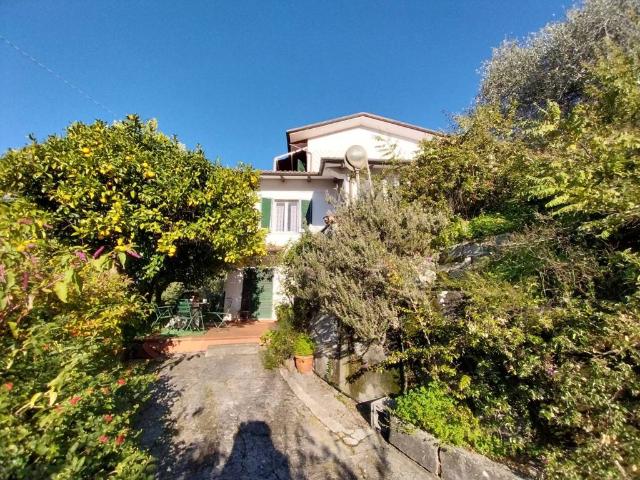 Villa in vendita a Massa MS