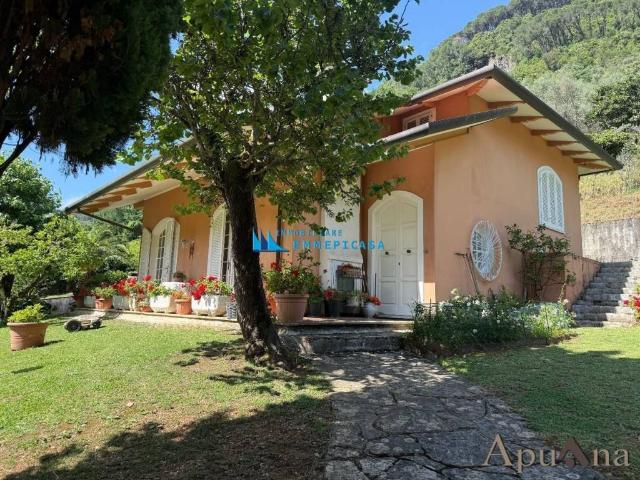 Villa in vendita a Massa MS