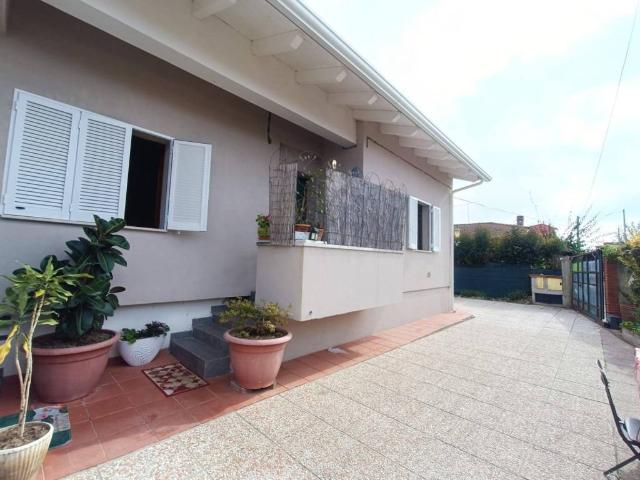 Villa in vendita a Massa MS