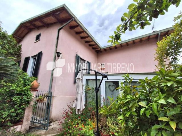 Villa in vendita a Massa MS