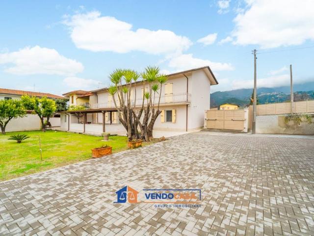 Villa in vendita a Massa MS