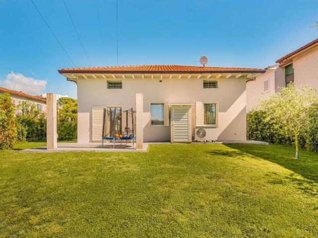 Villa in vendita a Massa MS