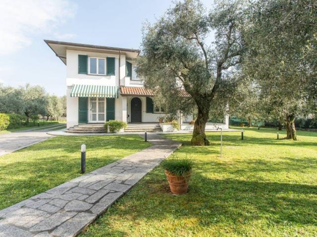 Villa in vendita a Massa MS