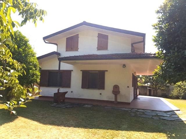 VILLA in VENDITA a MASSA POVEROMO di 5 vani