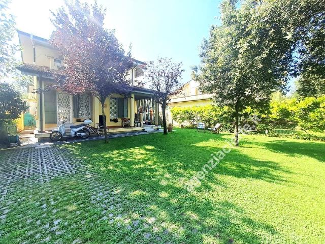 VILLA in VENDITA a MASSA POVEROMO di 6 vani