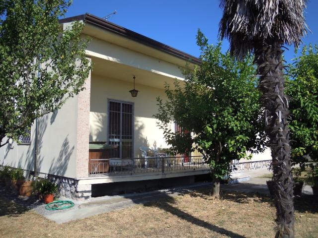 VILLA in VENDITA a MASSA PERIFERIA di 6 vani