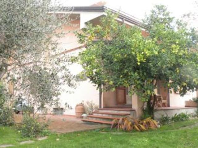 VILLA in VENDITA a MASSA TURANO di 10 vani