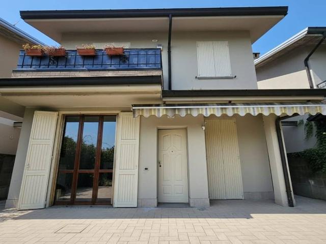 Villa in vendita a Massalengo LO
