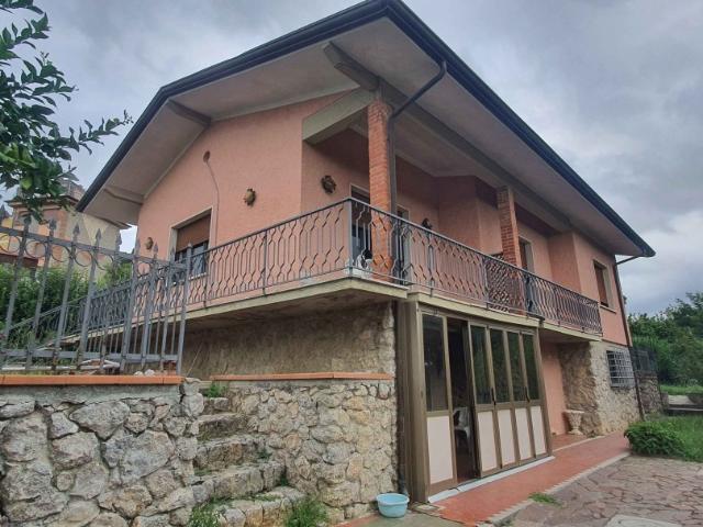 VILLA in VENDITA a MASSAROSA Bargecchia di 8 vani