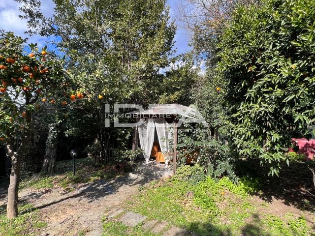 VILLA in VENDITA a MASSAROSA COLLINA di 11 vani