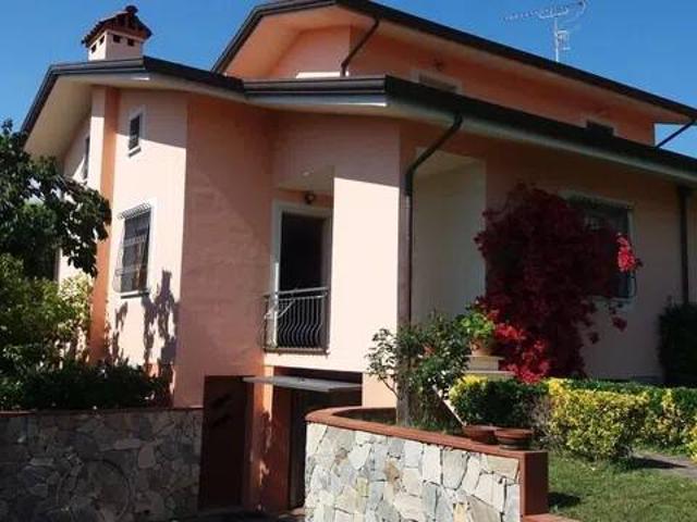 Villa in vendita a Massarosa LU