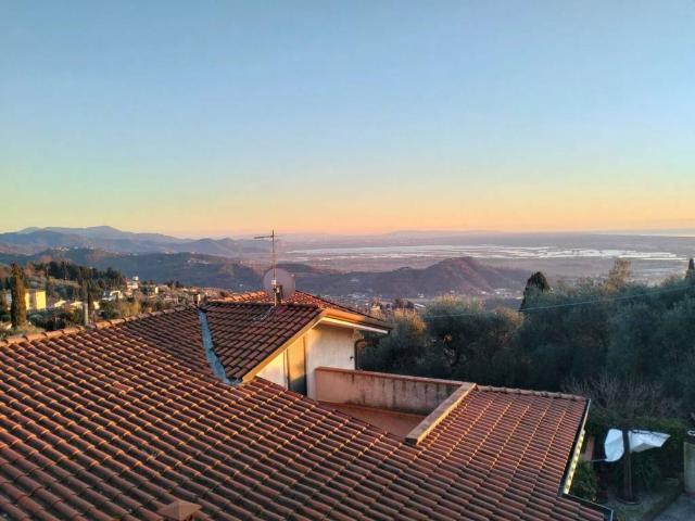 Villa in vendita a Massarosa LU